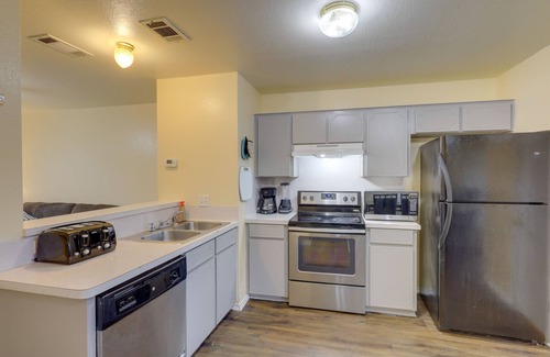 Killeen House | 5 Mi to Fort Hood Shopping: Quiet Killeen Townhome