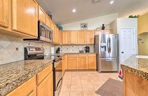 Roseview House | 5 Mi to Golf Courses: BBQ-Ready Surprise Home