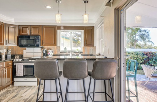Walsingham House | 5 Mi to Indian Rocks Beach: Home w/Kayak!