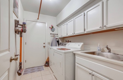 Orangevale House | 5 Mi to Lake Natoma: Home w/Deck in Orangevale!