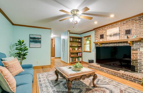 Tigerville House | 5 Mi to Lake Robinson BBQ-Ready Home with Pool