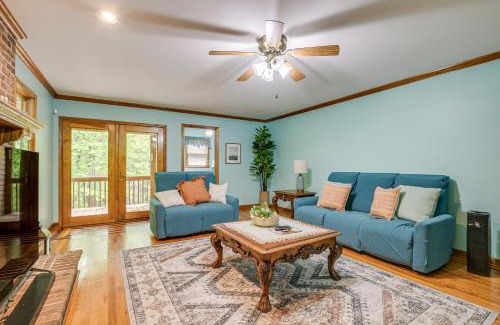 Tigerville House | 5 Mi to Lake Robinson BBQ-Ready Home with Pool