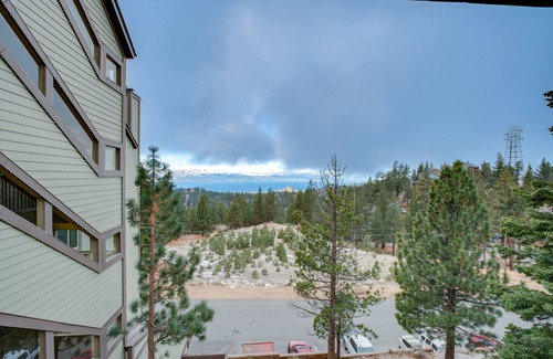 Tahoe Village House | 5 Mi to Lake Tahoe: Stateline Townhome