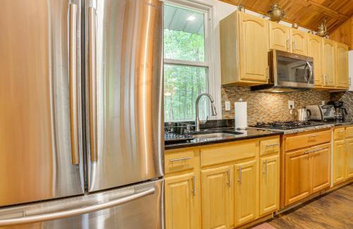 Mongaup Valley House | 5 Mi to Monticello Raceway Cabin with Pool Access!