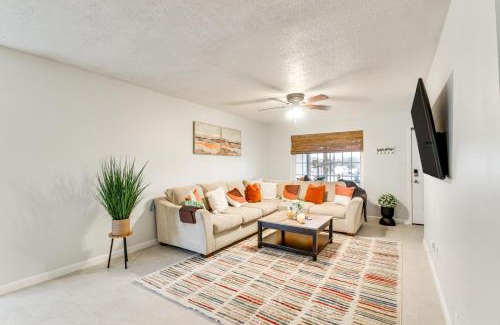 Lawton House | 5 Mi to Museum of the Great Plains Home with Patio