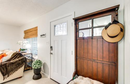 Lawton House | 5 Mi to Museum of the Great Plains Home with Patio