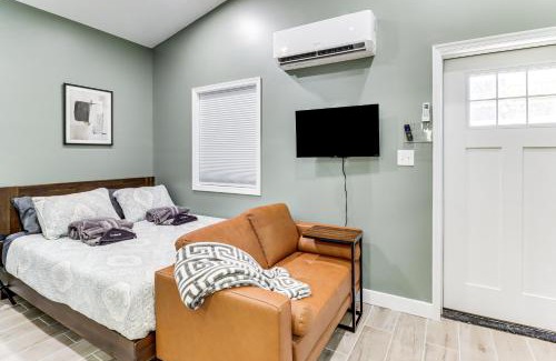 Oxon Hill Apartment | 5 Mi to National Harbor Stylish Apt with Patio!