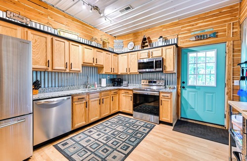 Clarkson House | 5 Mi to Nolin Lake: Family Home w/Hot Tub!