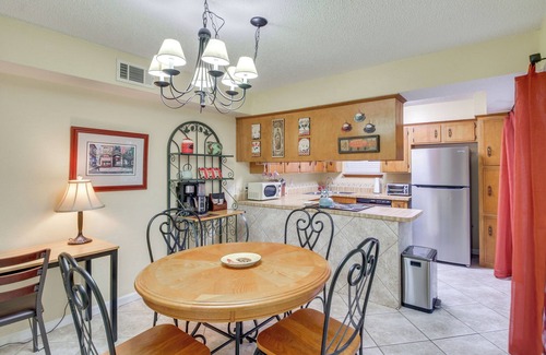 Gulf Breeze House | 5 Mi to Pensacola Beach: Townhome w/Yard!
