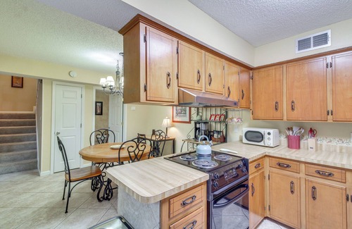 Gulf Breeze House | 5 Mi to Pensacola Beach: Townhome w/Yard!