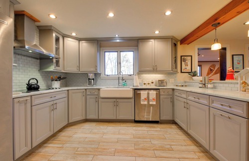 Killington House | 5 Mi to Skiing: Home w/Hot Tub & Patio!