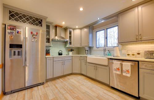 Killington House | 5 Mi to Skiing Home with Hot Tub and Patio!