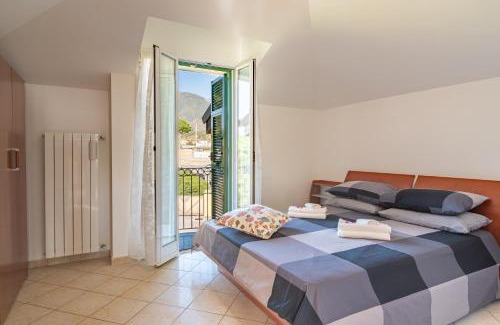 Loano Apartment | [5 min dal MARE] Luminoso Bilocale con Terrazza
