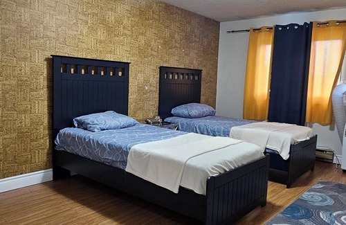 Pickering Hotel | 5 min drive from PTC, Pickering GO station. Easy commute to anywhere in Toronto!