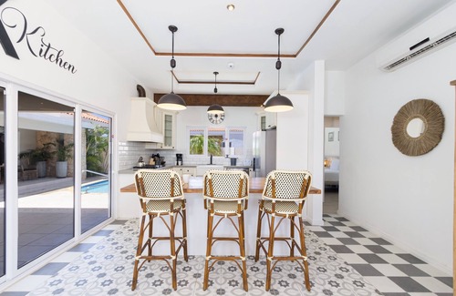 Esmeralda House | 5 min from Beach * Pool * Outdoor Shower