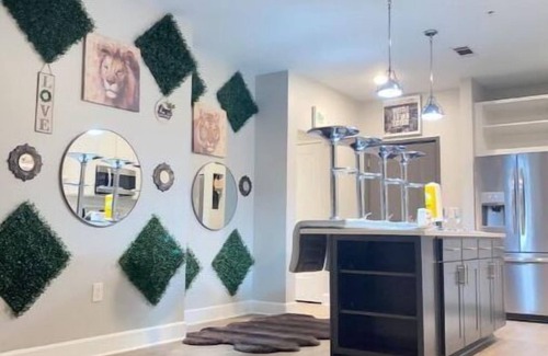 Eastside Condo | 5 min from downtown Savannah