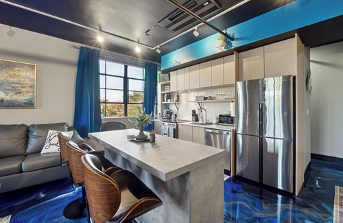 College Park Condo | 5 min from Hartsfield International AirportnCharming 1-bedroom condo with WiFi
