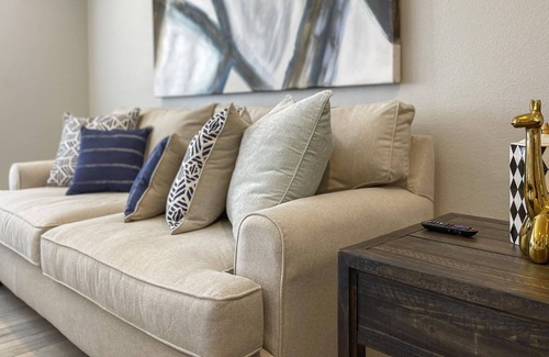 Cox Heights House | 5 Min from Old Town-Luxe Pet Friendly w/ Pool-King Bed-BBQ-Foosball-Corn Hole