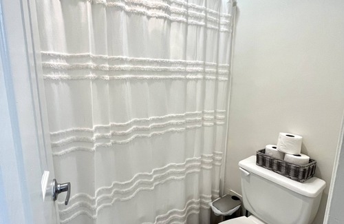 Yorktown Apartment | 5 min. from the beach, sanitized, and private bedroom