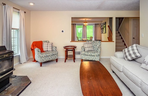 Naples House | 5 min to Canandaigua Lake, Hiking, Private Trails connect to County Trails