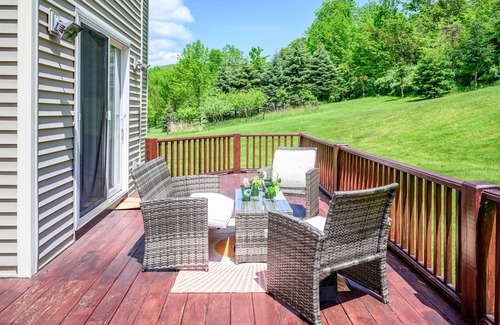 Naples House | 5 min to Canandaigua Lake, Hiking, Private Trails connect to County Trails