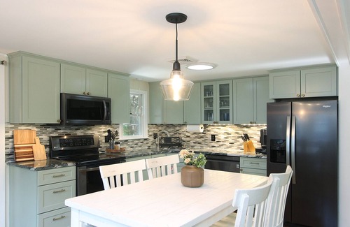 Sandwich House | 5 Min to Dining, Shops, Canal & Beach – Fire Pit, Grill, & Outdoor Dining