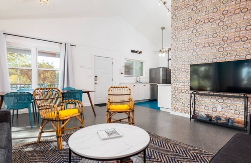 Rosewood House | 《5 Min to Downtown《 Fast Wi-Fi 》Newly Remodeled》