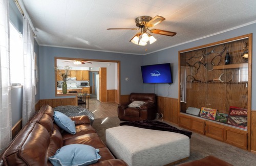 Detroit Lakes House | 5 min to Lake I Self Check-In I Free Parking I W/D