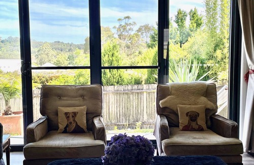 Milton House | 5 min walk to Milton Village, 5 min drive to the beach.