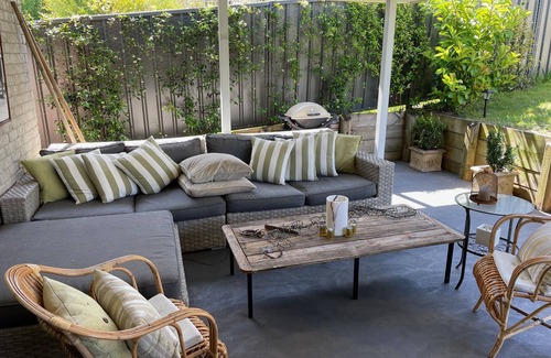 Milton House | 5 min walk to Milton Village, 5 min drive to the beach.