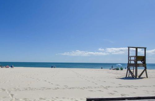 South Harwich House | 5 Min Walk to Red River Beach