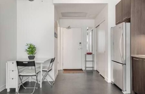 East Village Apartment | 5 min walk to Stampede | 2BR |AC |Near Frt Calgary