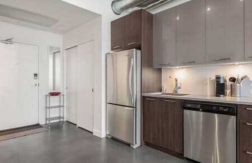East Village Apartment | 5 min walk to Stampede | 2BR |AC |Near Frt Calgary
