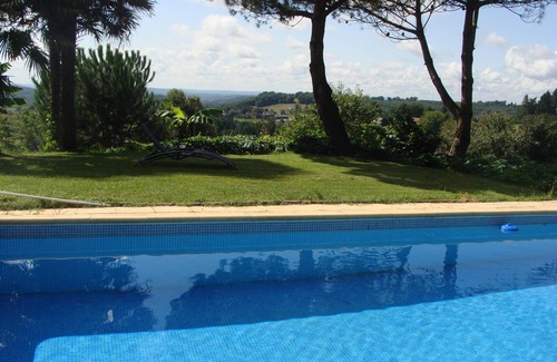 Marcillac-Saint-Quentin Cottage | 5 mins from Sarlat, character house renovated, lovely view, large swimming pool.
