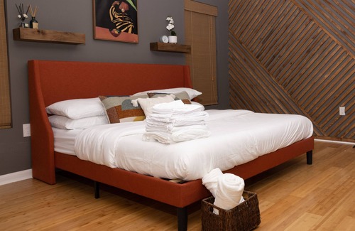 Landover House | 5 Mins From FedEx Field and Near DC