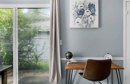 Norwood House | 5 Mins from Uptown & Near Airport- Norwood Nest