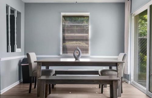 Norwood House | 5 Mins from Uptown & Near Airport- Norwood Nest