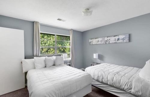 Norwood House | 5 Mins from Uptown & Near Airport- Norwood Nest