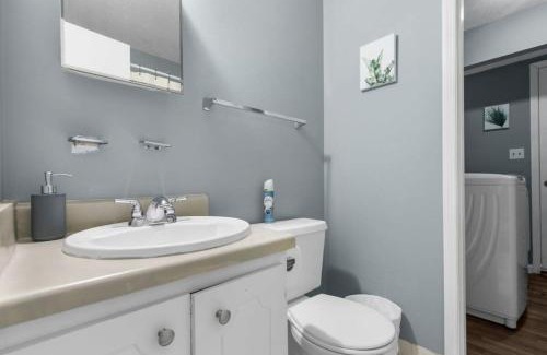 Norwood House | 5 Mins from Uptown & Near Airport- Norwood Nest