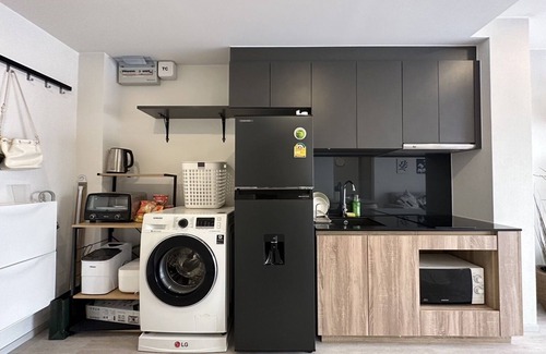 Yan Nawa Apartment | 5 mins to BTS Surasak Family 2Bedrooms 2BR w/Pool/Gym/Wi-fi@Sathornn