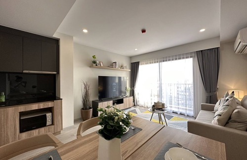 Yan Nawa Apartment | 5 mins to BTS Surasak Family 2Bedrooms 2BR w/Pool/Gym/Wi-fi@Sathornn
