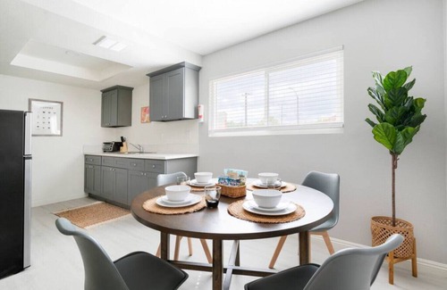 Alhambra Apartment | 5 Mins to DT Alhambra - Homey 2BR Apt W King Bed