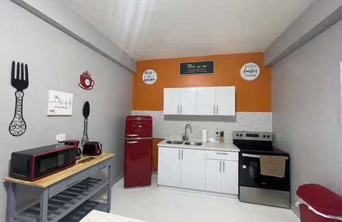 Isabela House | 5 mins to JOBOS 3-bedroom house sleeps 8 w WiFi & AC in beautiful Isabela