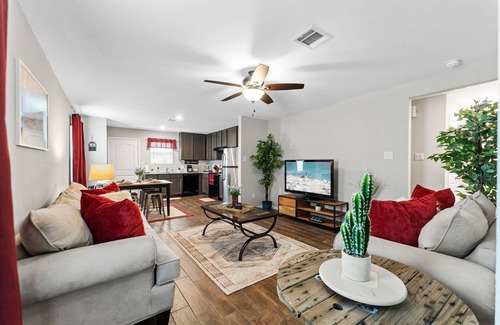Willis House | 5 Mins to Lake Conroe & I-45, Unwind & Explore