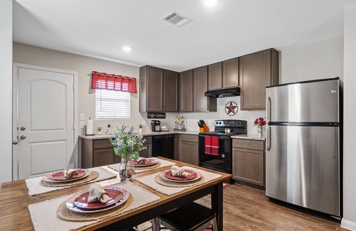 Willis House | 5 Mins to Lake Conroe & I-45, Unwind & Explore
