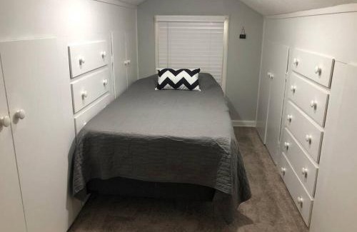 Middletown House | 5 Minute Call