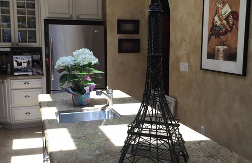 Mission Terrace Apartment | 5 MINUTE WALK TO BUSES & BART