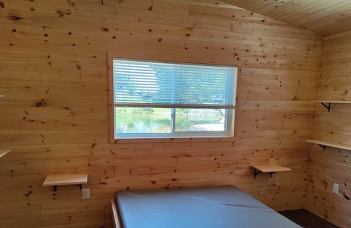 Picton Cabin | 5 minute walk to Sandbanks Beach! In the heart Prince Edward County