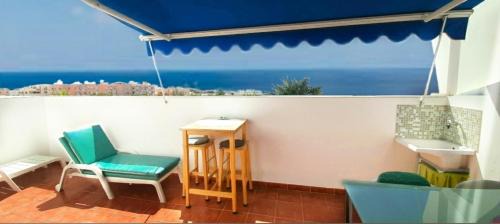 El Tablero Apartment | 5 minutes close by Playa del Inglés-1&2BR aptm with view & private terrace for 2 persons