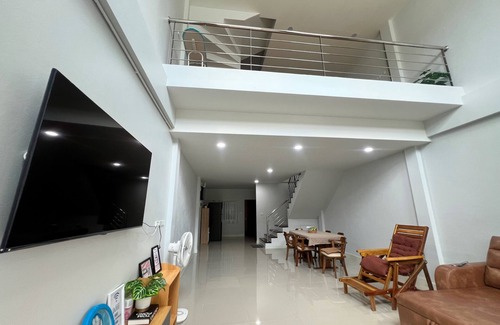 Hat Yai House | 5 minutes Drive to the city center, 9 minutes to Lee Gardens, with free parking.